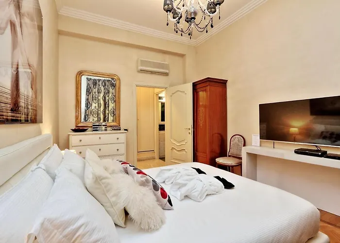 Luxury To Spanish Steps